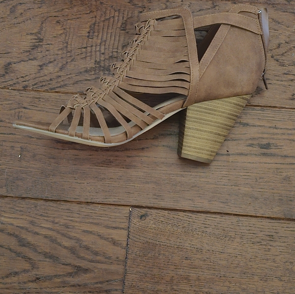 Shoedazzle heels - Picture 3 of 4